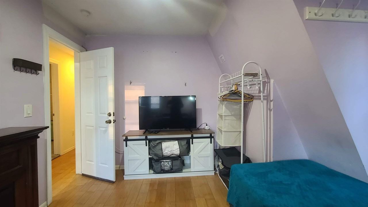 42 49th St #3R - Photo 5 of 16