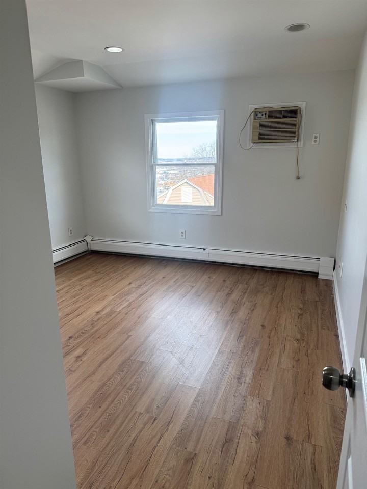 1319 73rd St #4 - Photo 6 of 13