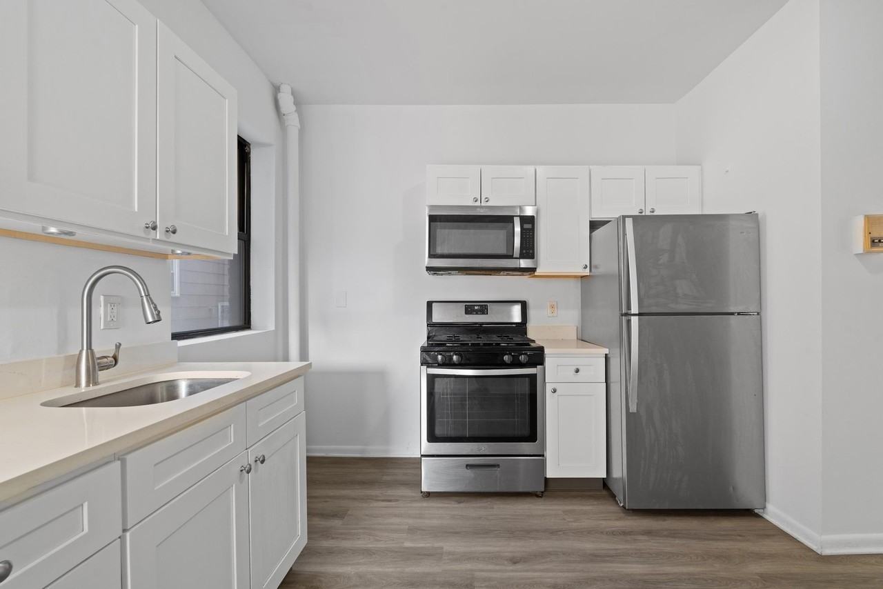 84 W 25th St #B2 - Photo 2 of 13