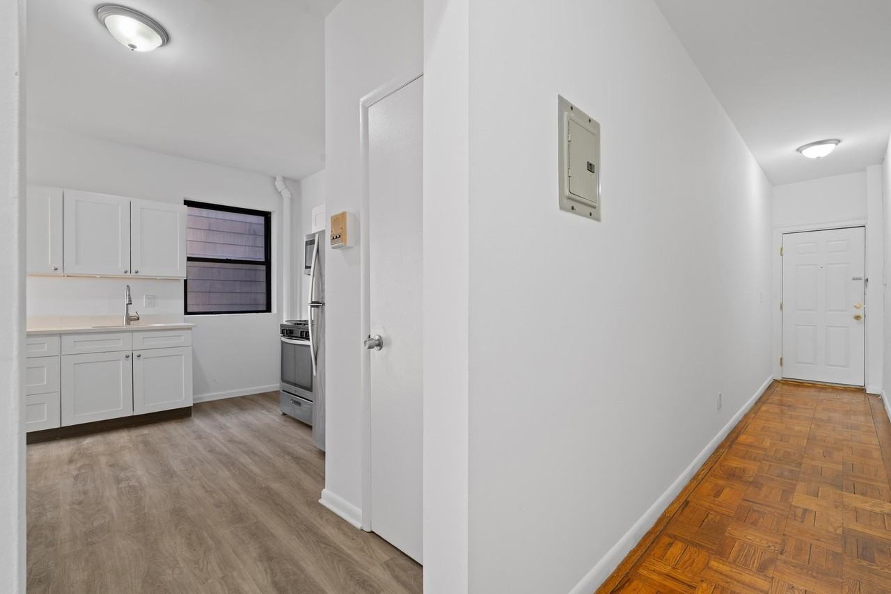 84 W 25th St #B2 - Photo 7 of 13