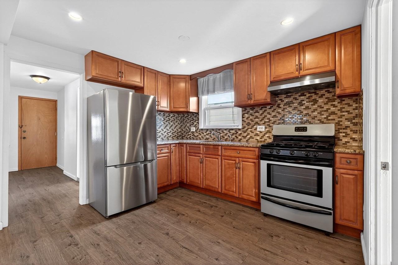 81 W 26th St #3 - Photo 3 of 23