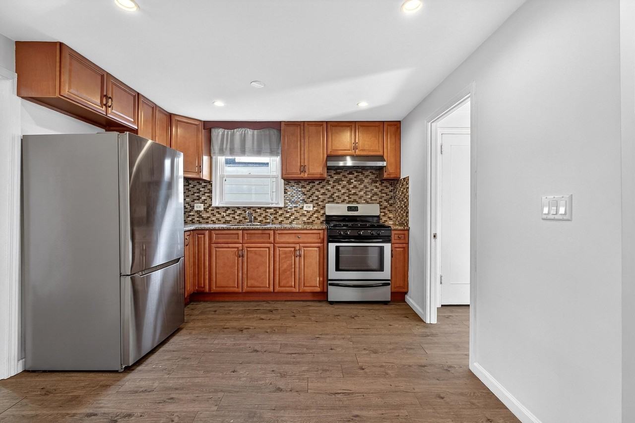 81 W 26th St #3 - Photo 4 of 23