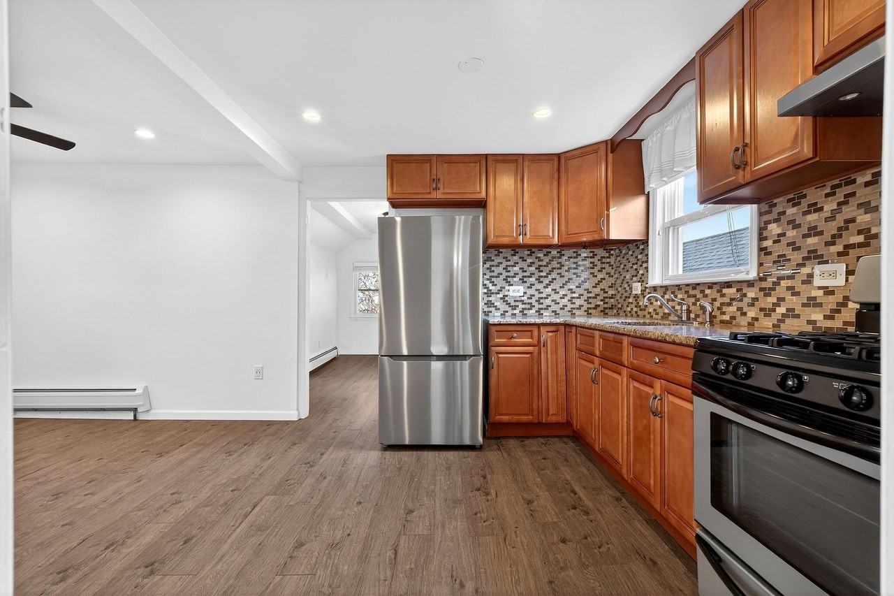 81 W 26th St #3 - Photo 5 of 23