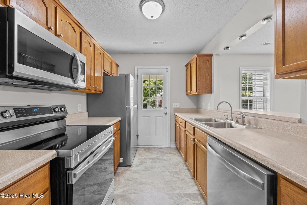 1207 Davenport St - Photo 2 of 11