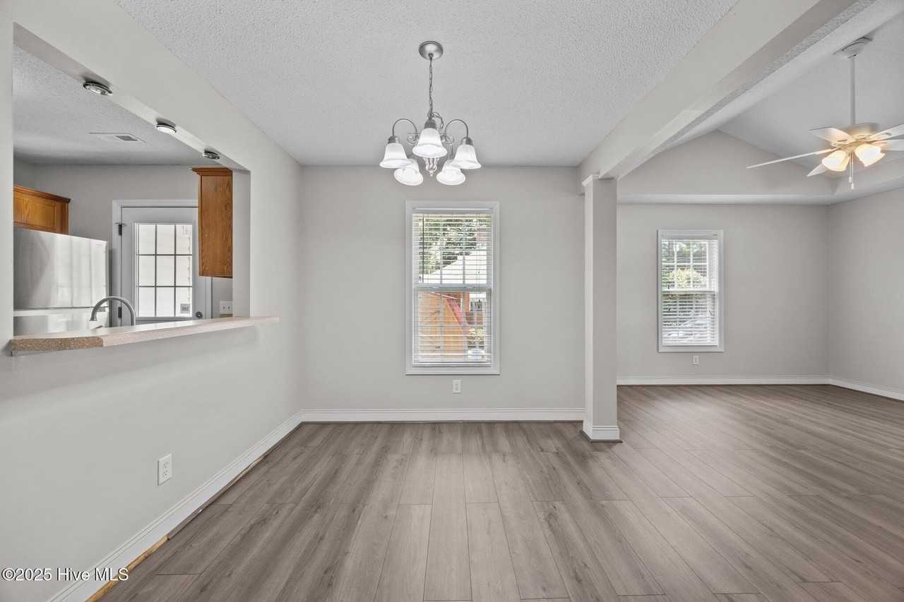 1207 Davenport St - Photo 3 of 11