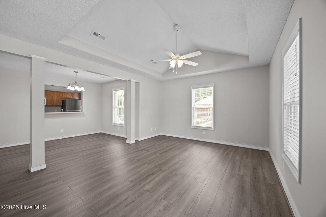 1207 Davenport St - Photo 4 of 11