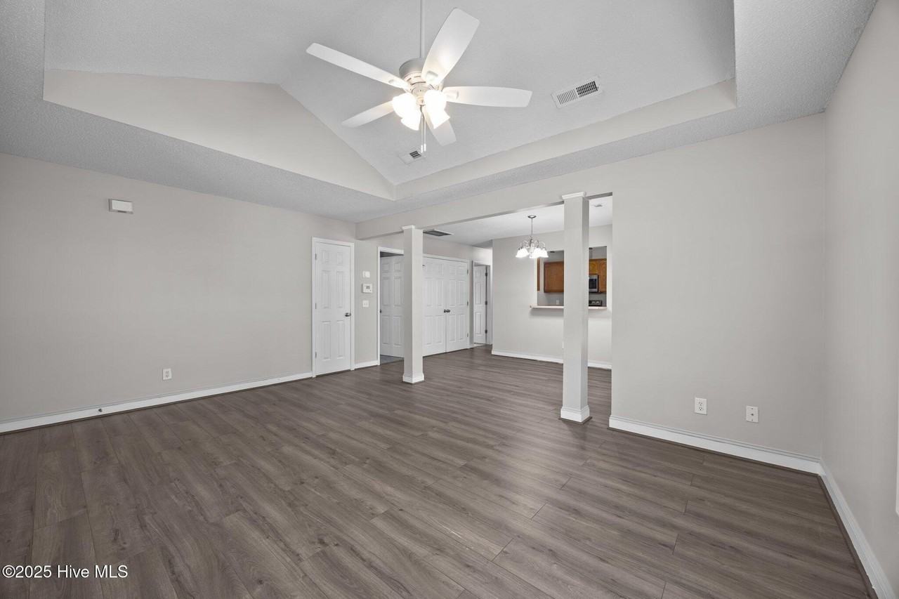 1207 Davenport St - Photo 5 of 11