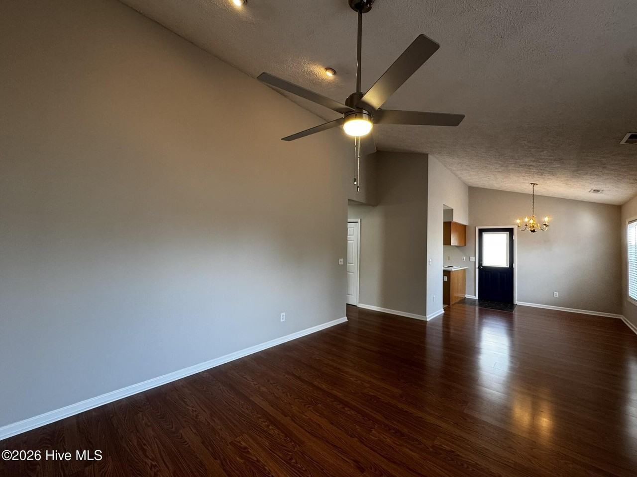 807 Gordon Woods Rd - Photo 4 of 20