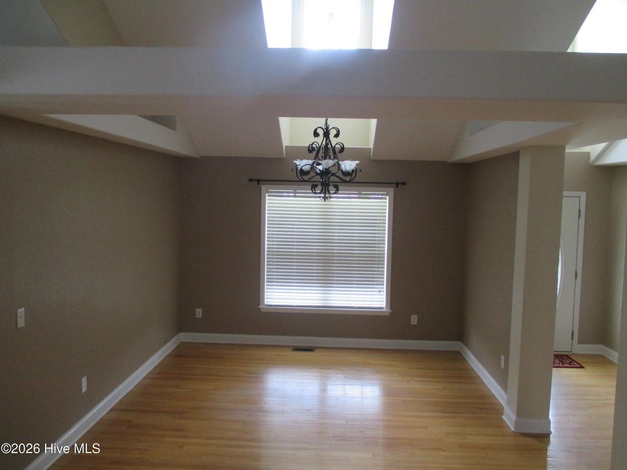 101 Serenity Ct - Photo 6 of 39