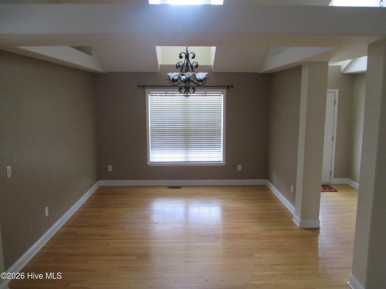 101 Serenity Ct - Photo 7 of 39