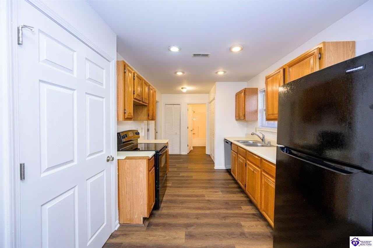 113 College Street Rd #E - Photo 5 of 20