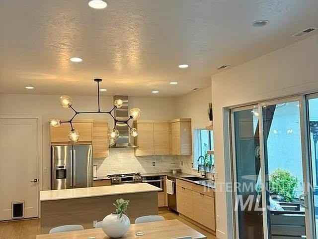 1217 E Lone Creek Dr - Photo 2 of 15