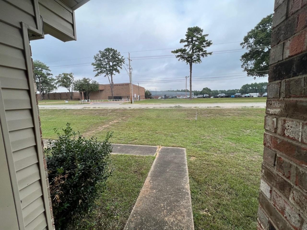 1114 E Fairmont St - Photo 3 of 14