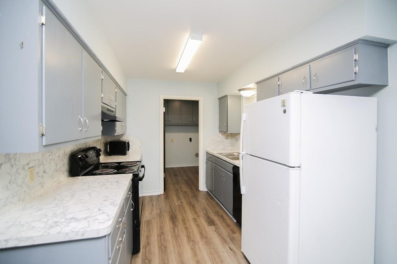 410 Thelma St - Photo 5 of 27