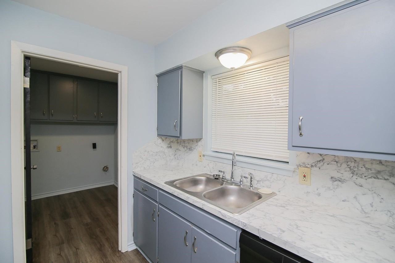 410 Thelma St - Photo 7 of 27