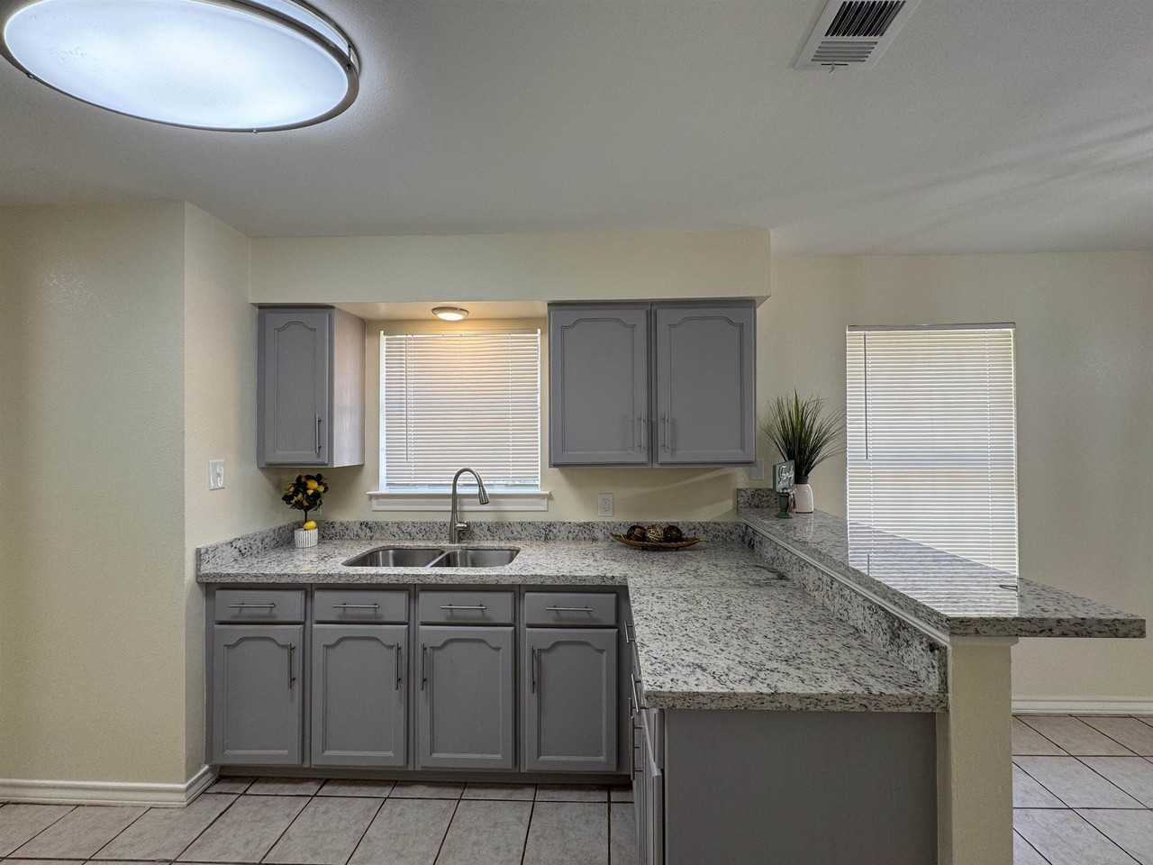 304 Anthony Ln - Photo 4 of 40