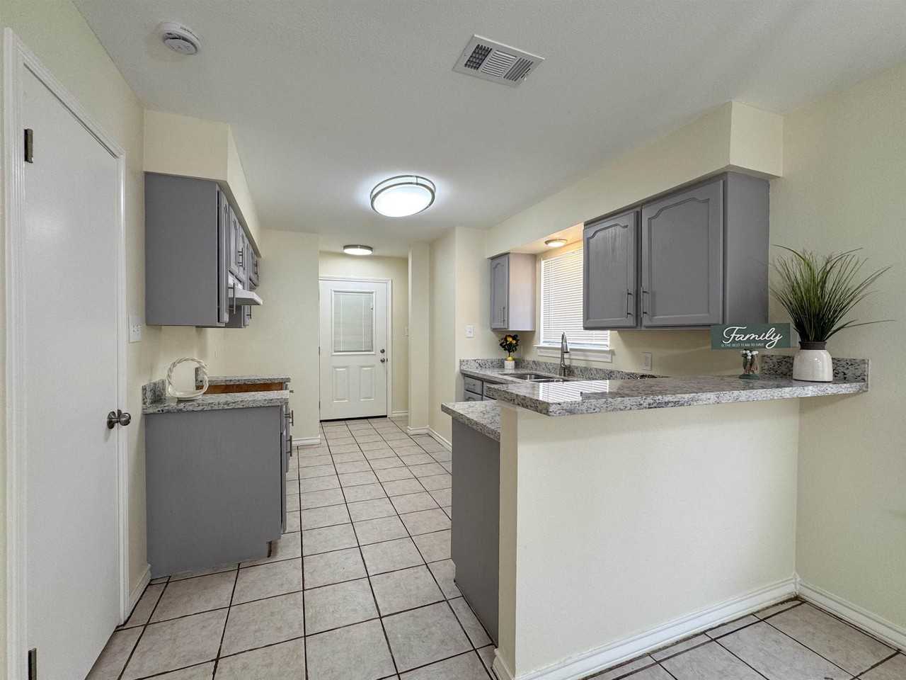 304 Anthony Ln - Photo 5 of 40