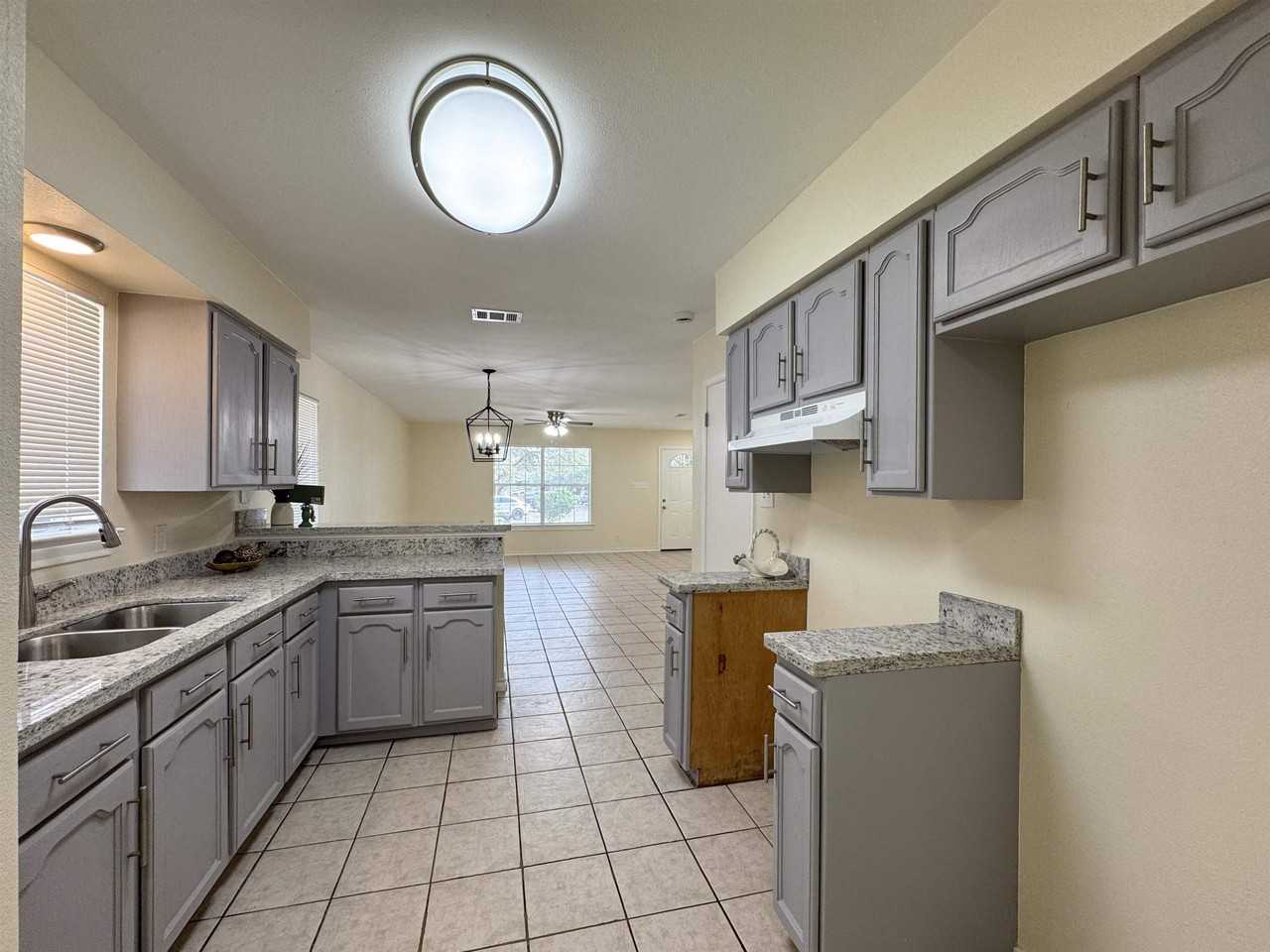 304 Anthony Ln - Photo 7 of 40