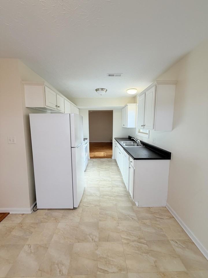 218 Wayne Dr Unit 2 #2 - Photo 5 of 13