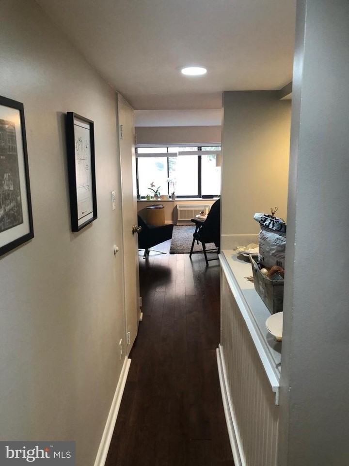 2405 I St Nw - Photo 4 of 22