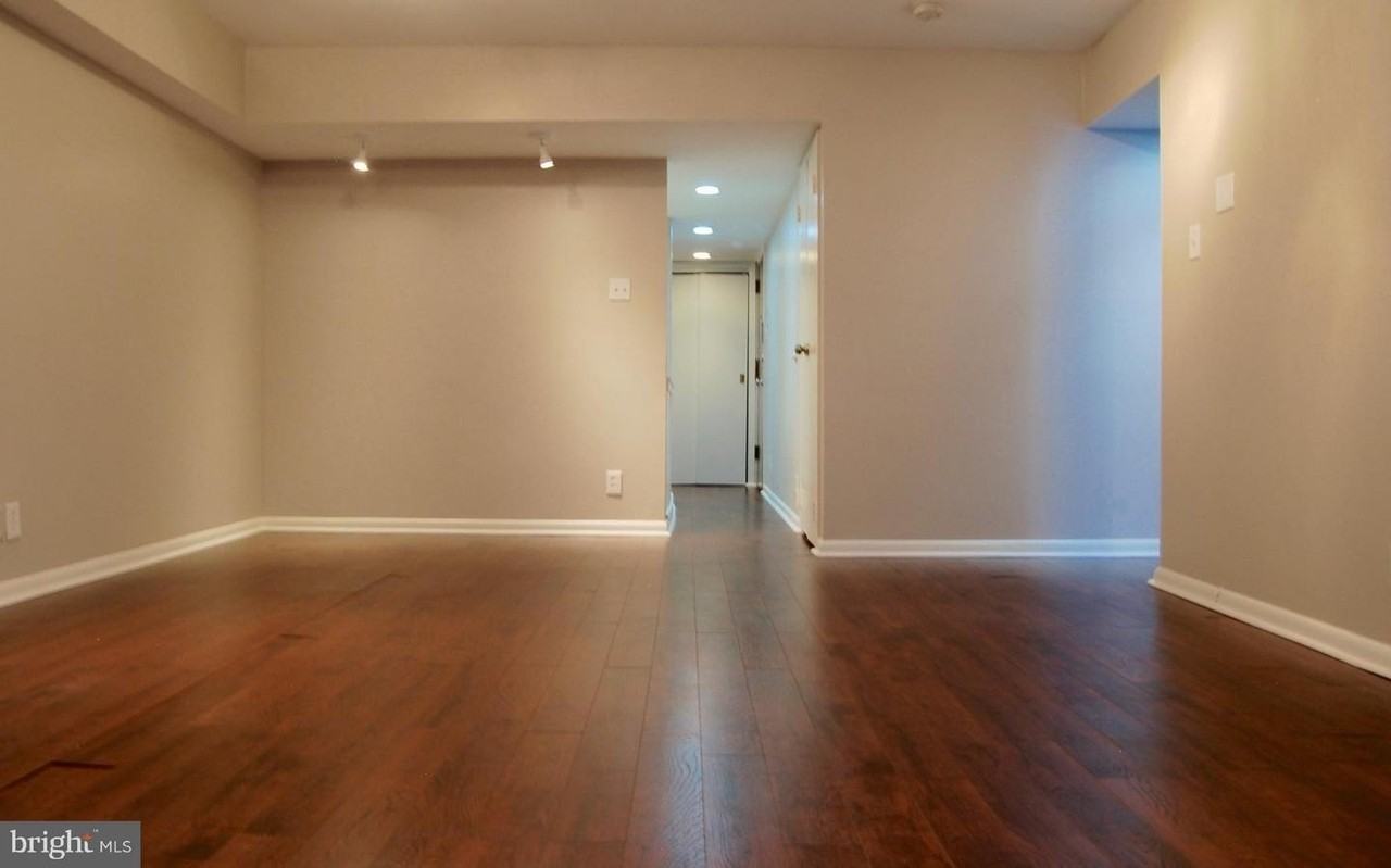 2405 I St Nw - Photo 5 of 22