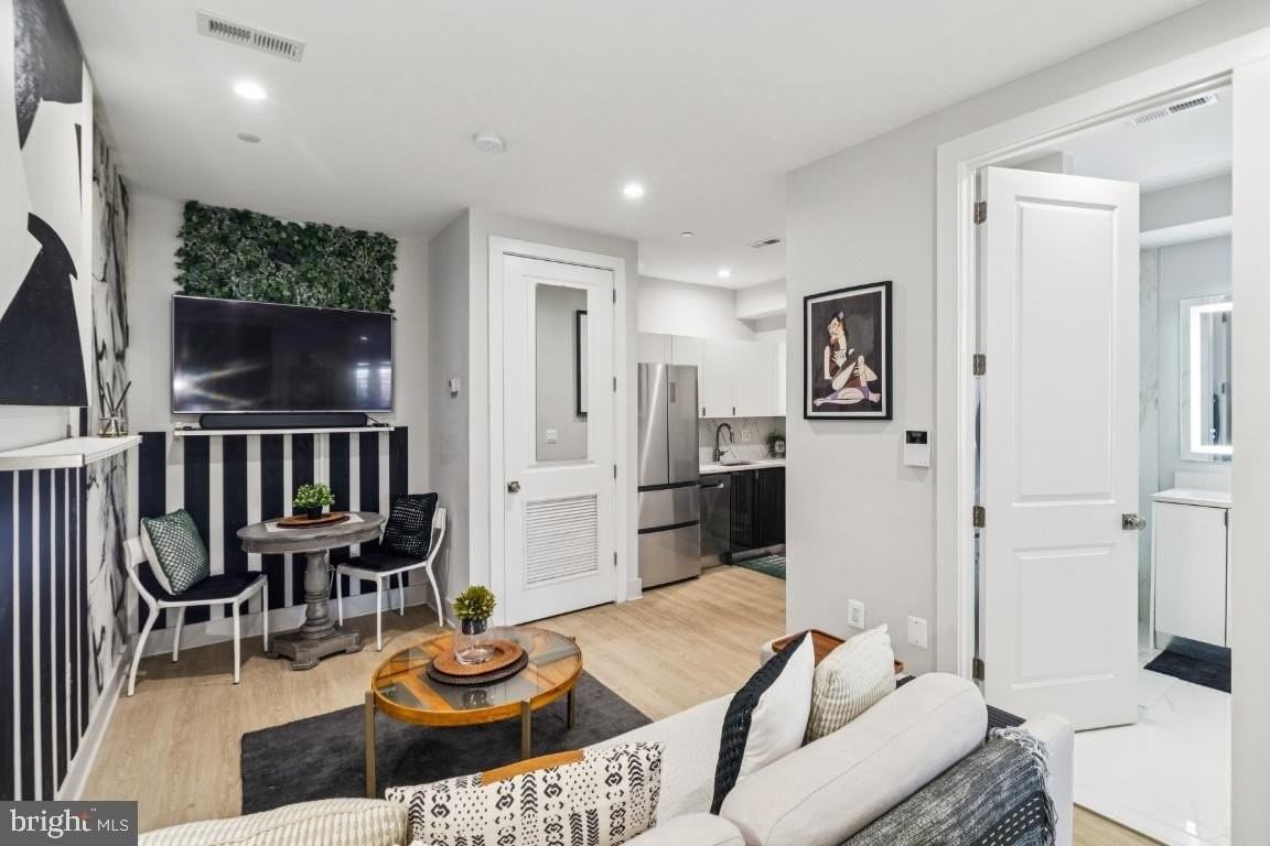 3523 14th St Nw - Photo 3 of 10