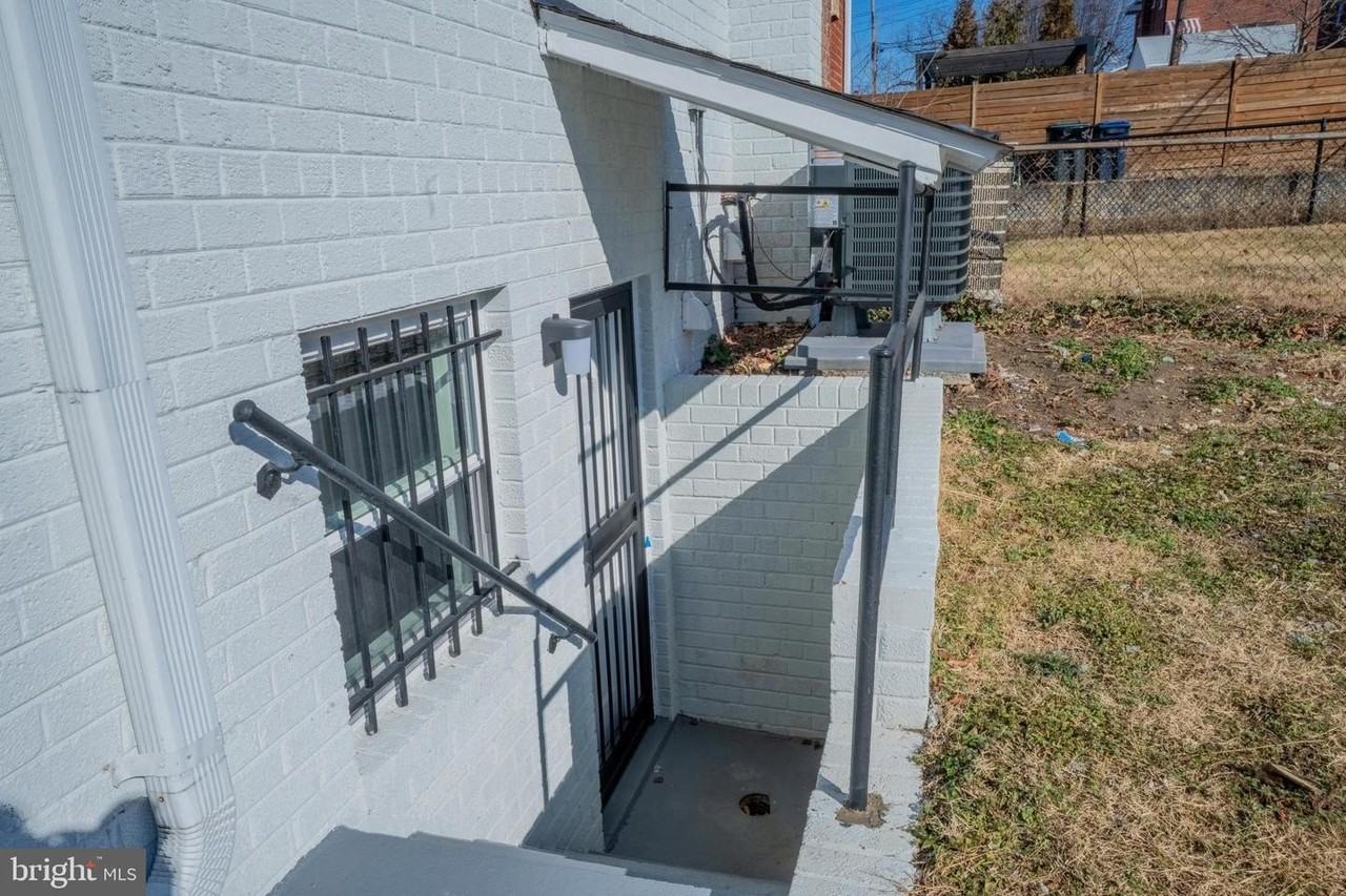 413 Kennedy St Ne - Photo 3 of 15