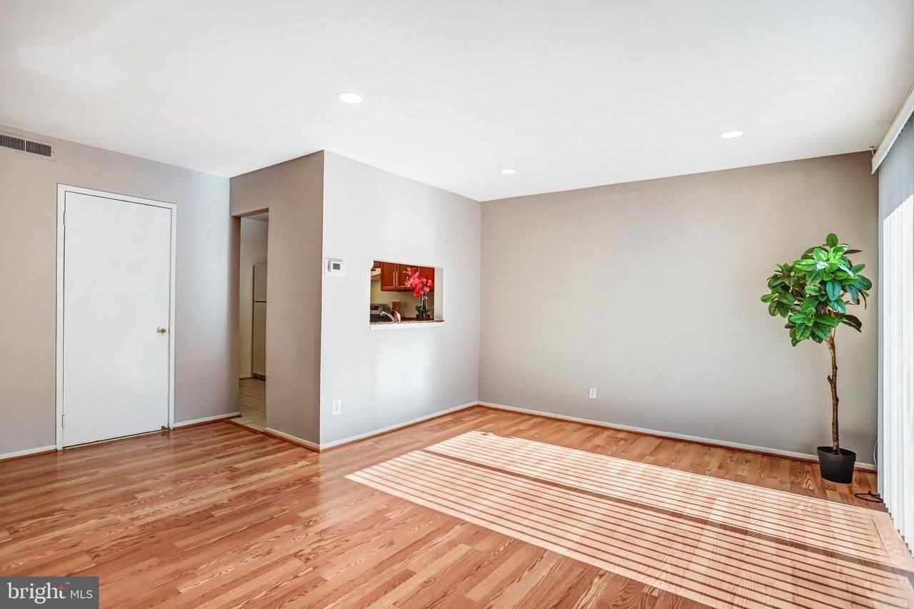 9930 Brookridge Ct - Photo 5 of 44