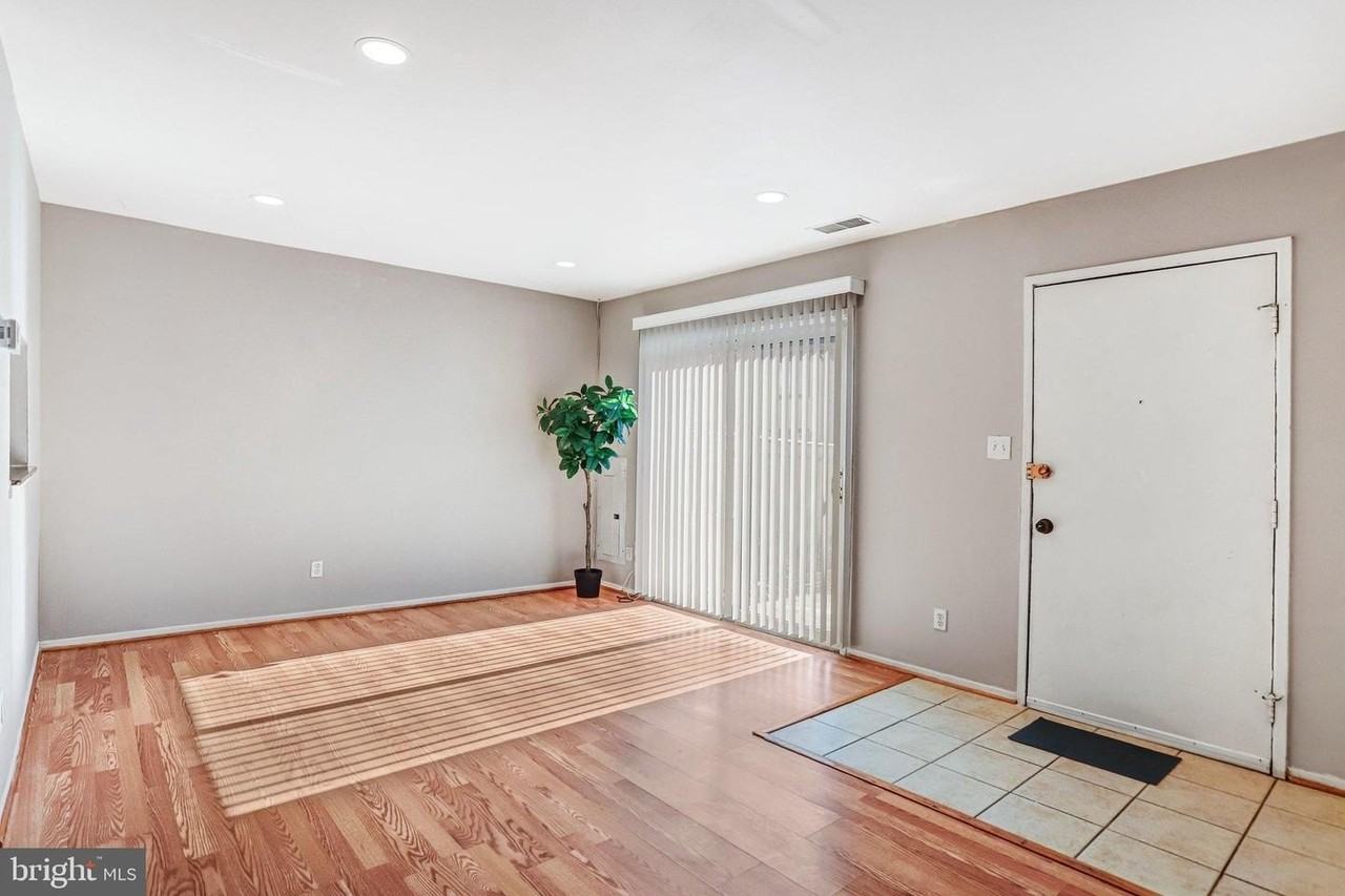 9930 Brookridge Ct - Photo 7 of 44