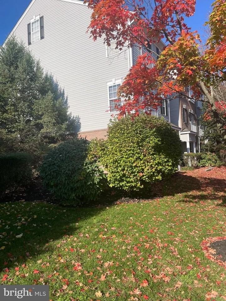 355 Harbour Blvd - Photo 2 of 14