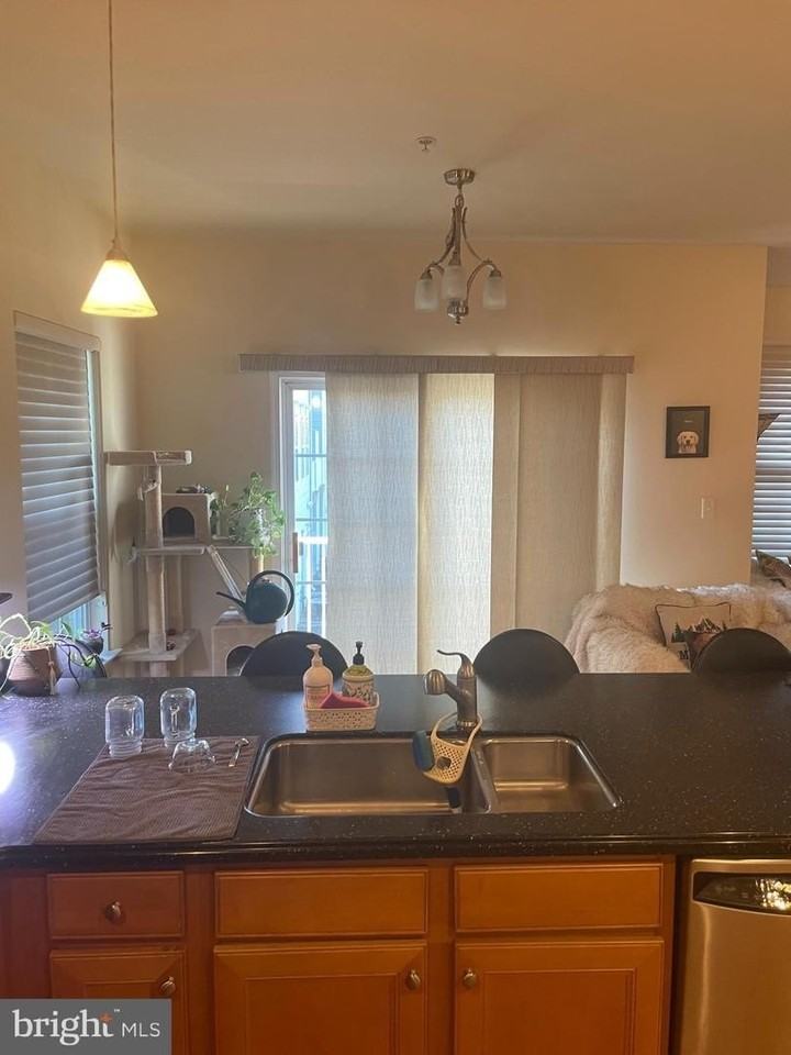 355 Harbour Blvd - Photo 5 of 14