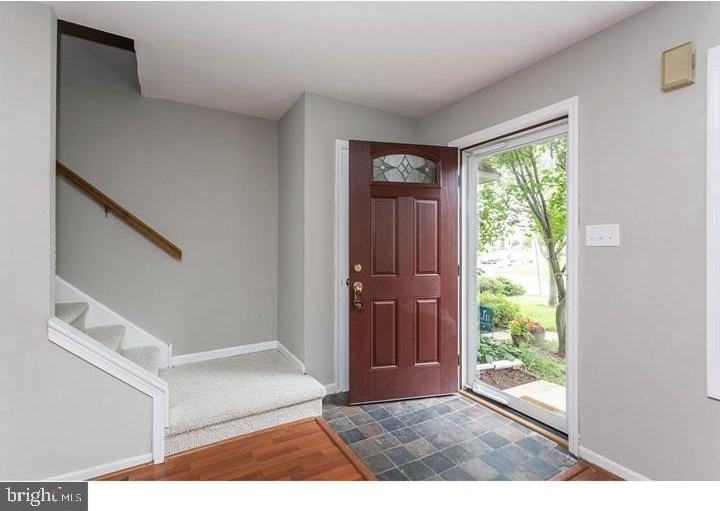 1264 Longford Rd - Photo 3 of 27