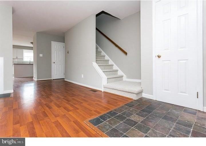 1264 Longford Rd - Photo 4 of 27