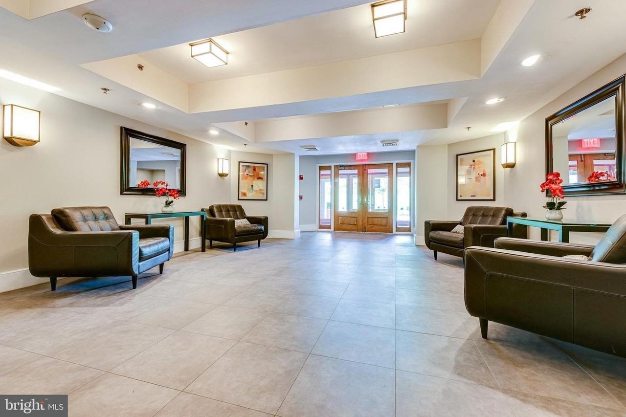 545 E Braddock Rd - Photo 6 of 42