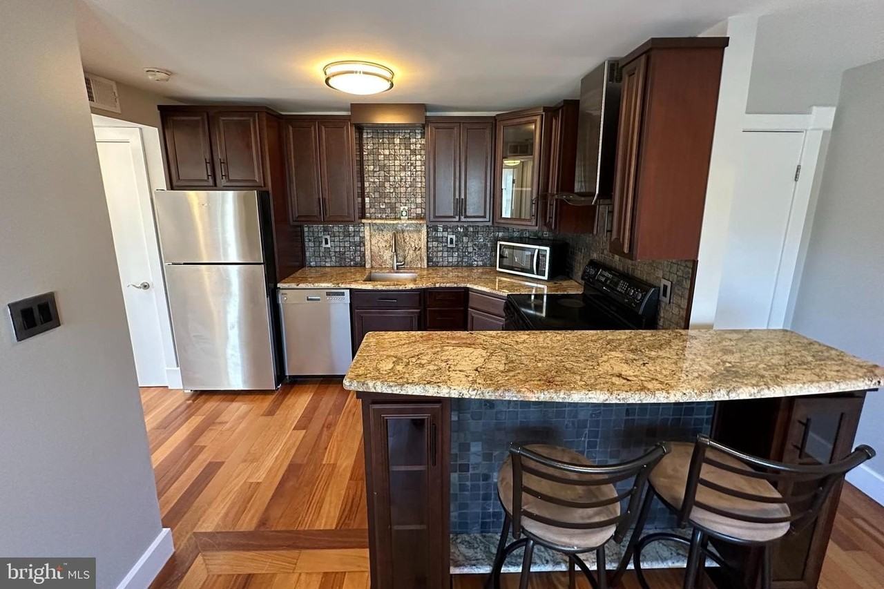 1800 Dewitt Ave - Photo 5 of 22