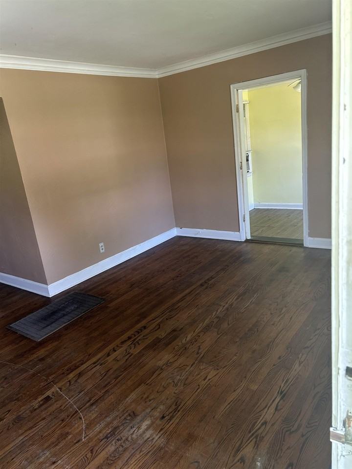 1051 Mount Vernon Rd - Photo 4 of 7