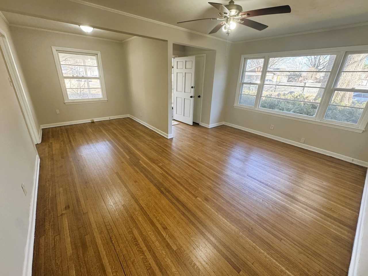 1019 Buckner St - Photo 5 of 16