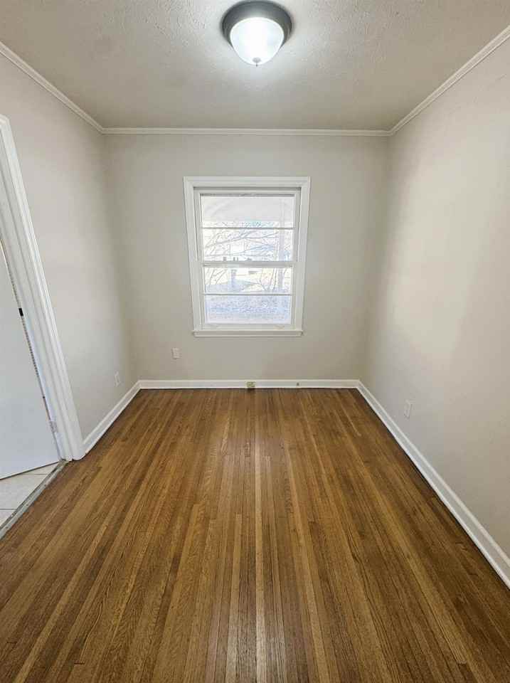 1019 Buckner St - Photo 6 of 16