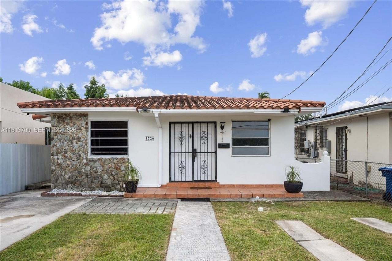 5726 Sw 20th St - Photo 2 of 27