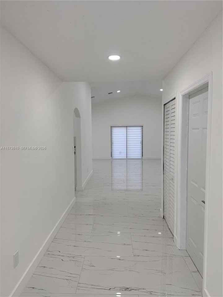 15921 Sw 82nd St #0 - Photo 5 of 20