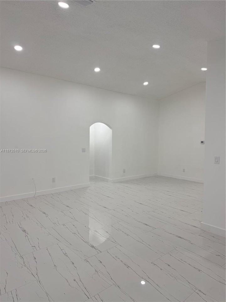 15921 Sw 82nd St #0 - Photo 6 of 20