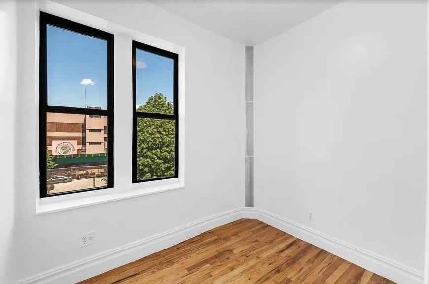 122 Norfolk St - Photo 2 of 5