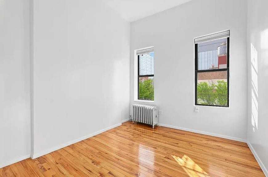 122 Norfolk St - Photo 4 of 5