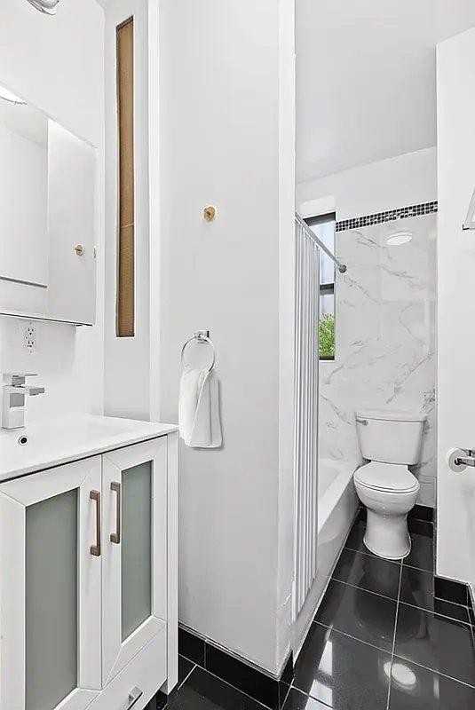 122 Norfolk St - Photo 5 of 5