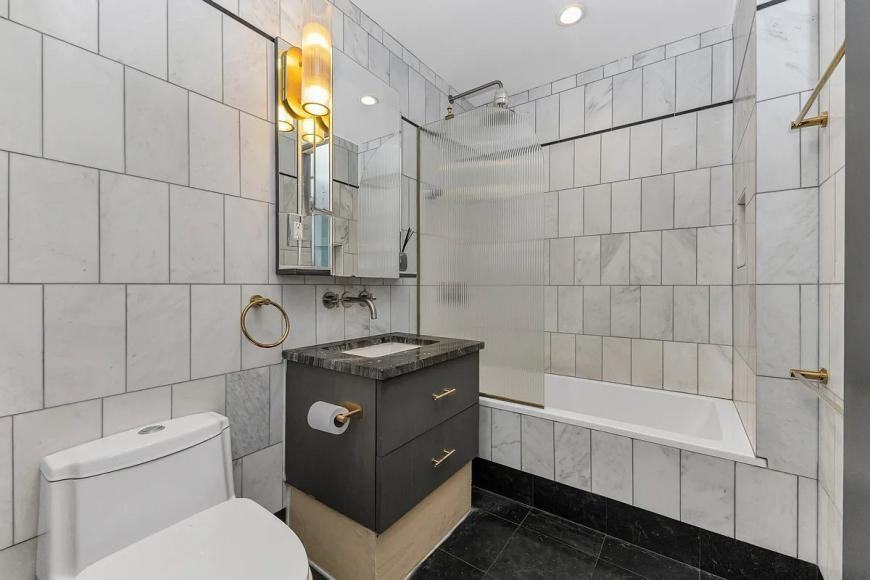 121 E 37th St - Photo 5 of 7
