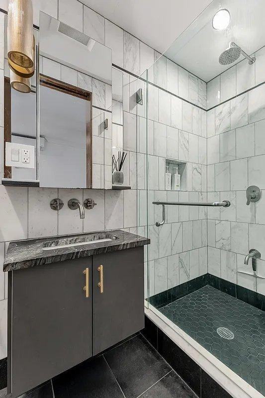 121 E 37th St - Photo 6 of 7