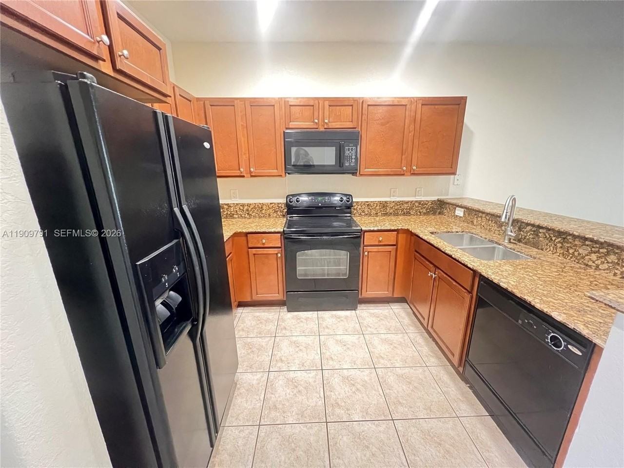 3416 Nw 14th Ct #3416 - Photo 3 of 9