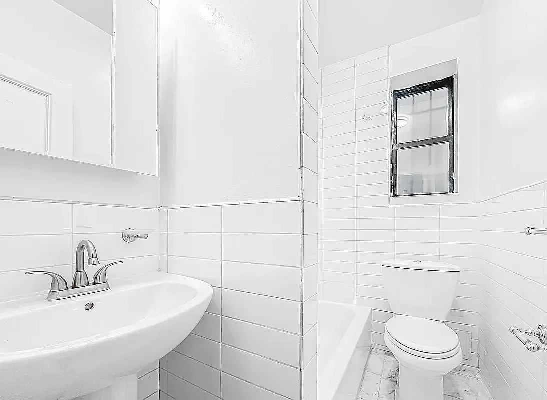 405 W 45th St #1A - Photo 5 of 5
