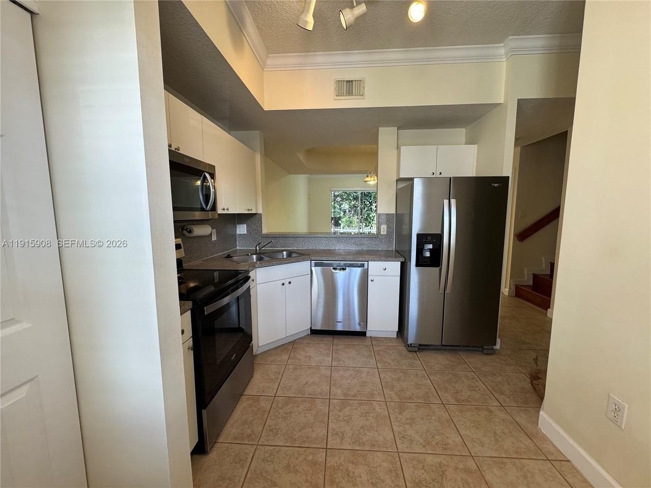 10159 Nw 43rd Ter - Photo 4 of 22