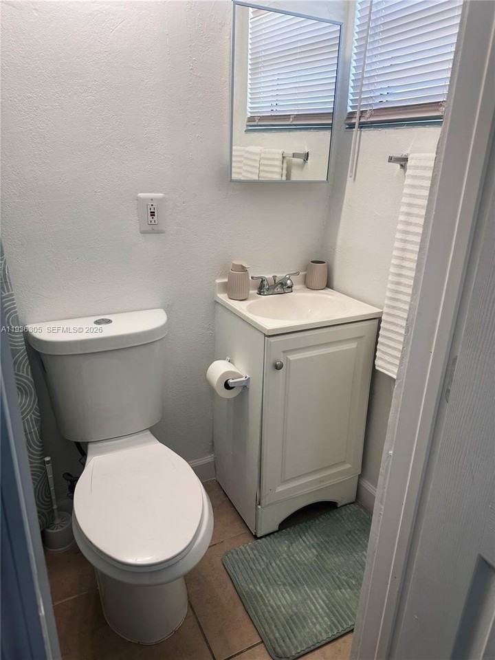 1265 Sw 6th St #12 - Photo 7 of 8
